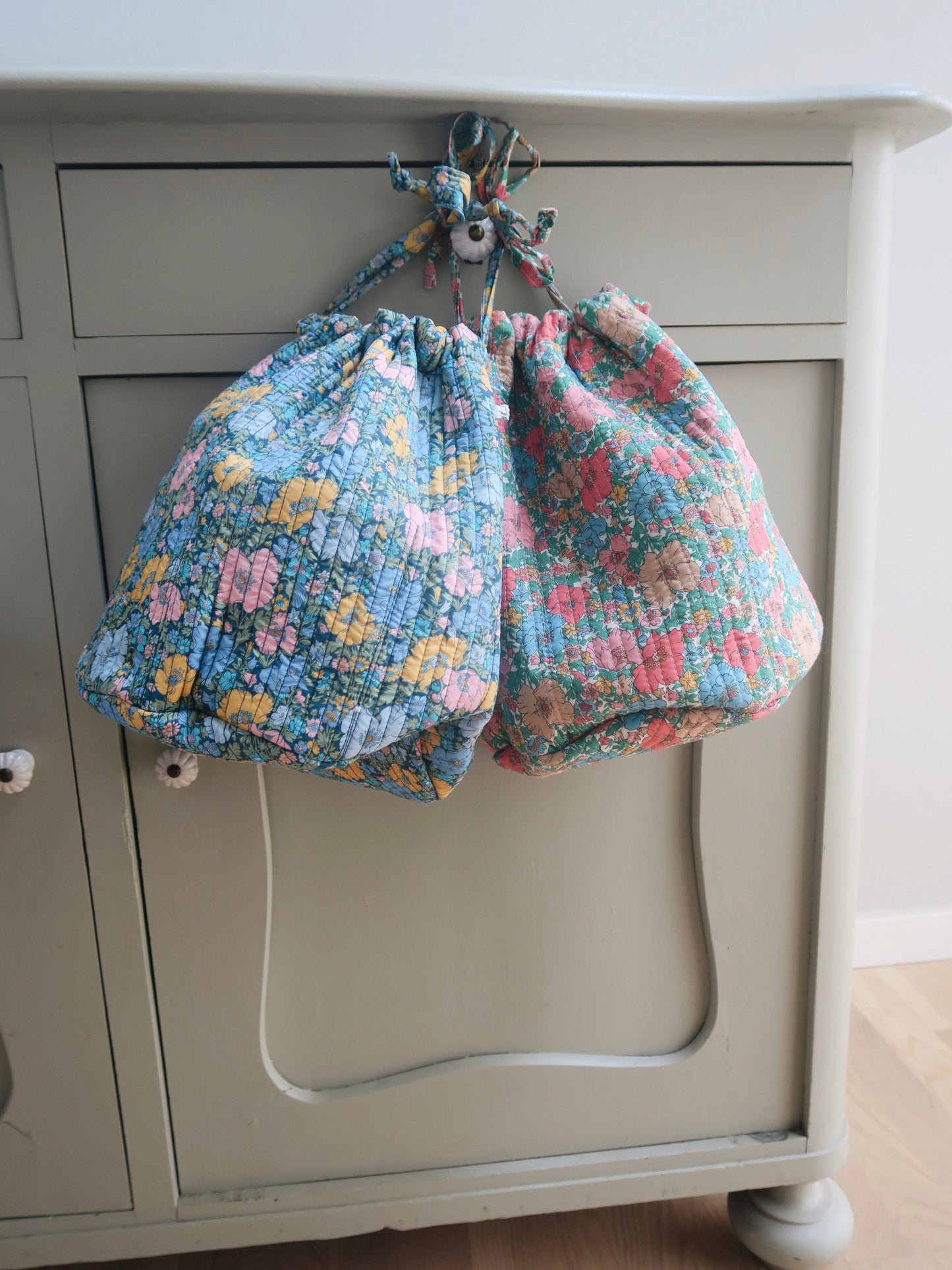 Bon Dep - Round Pouch - Liberty Meadow Song Blue