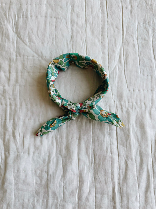 Lalaby - Eddie scarf - Liberty Blue Betsy