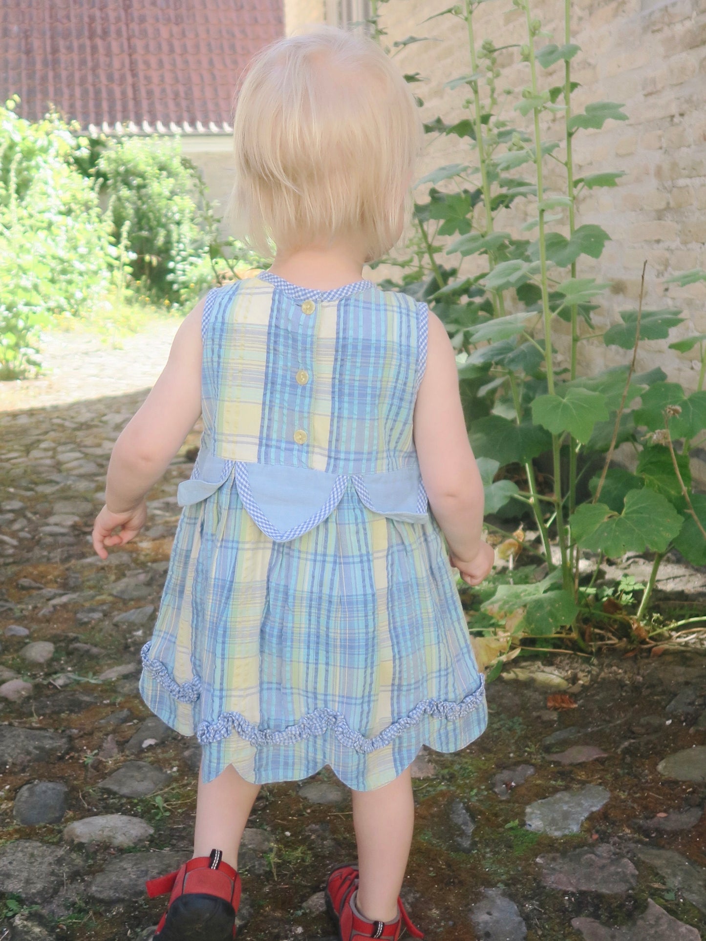 Poppel Pre-loved - Ternet kjole m. detaljer - str. 80