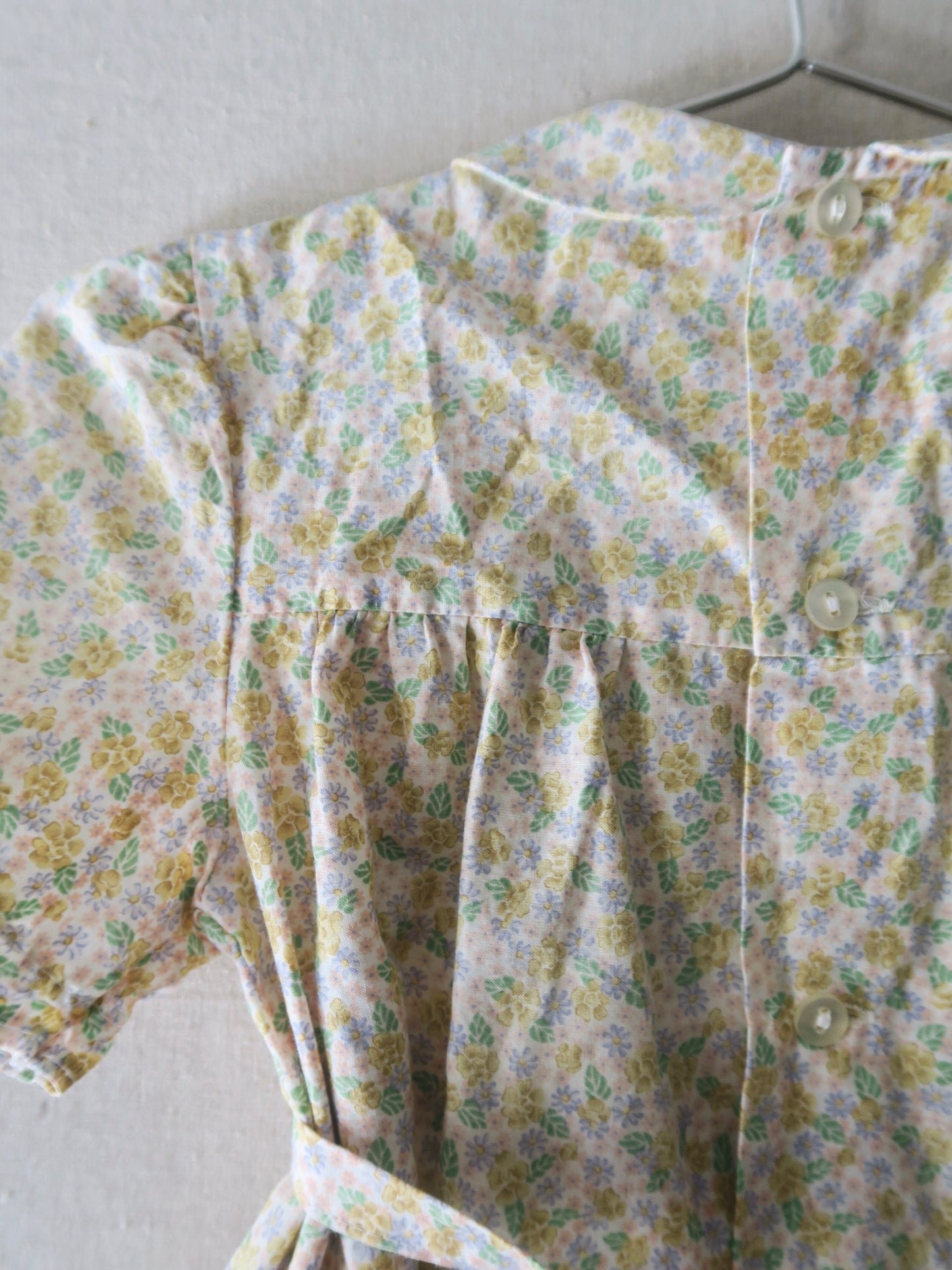 Poppel Pre-loved - Blomstret kjole m. smock - str. 4 år