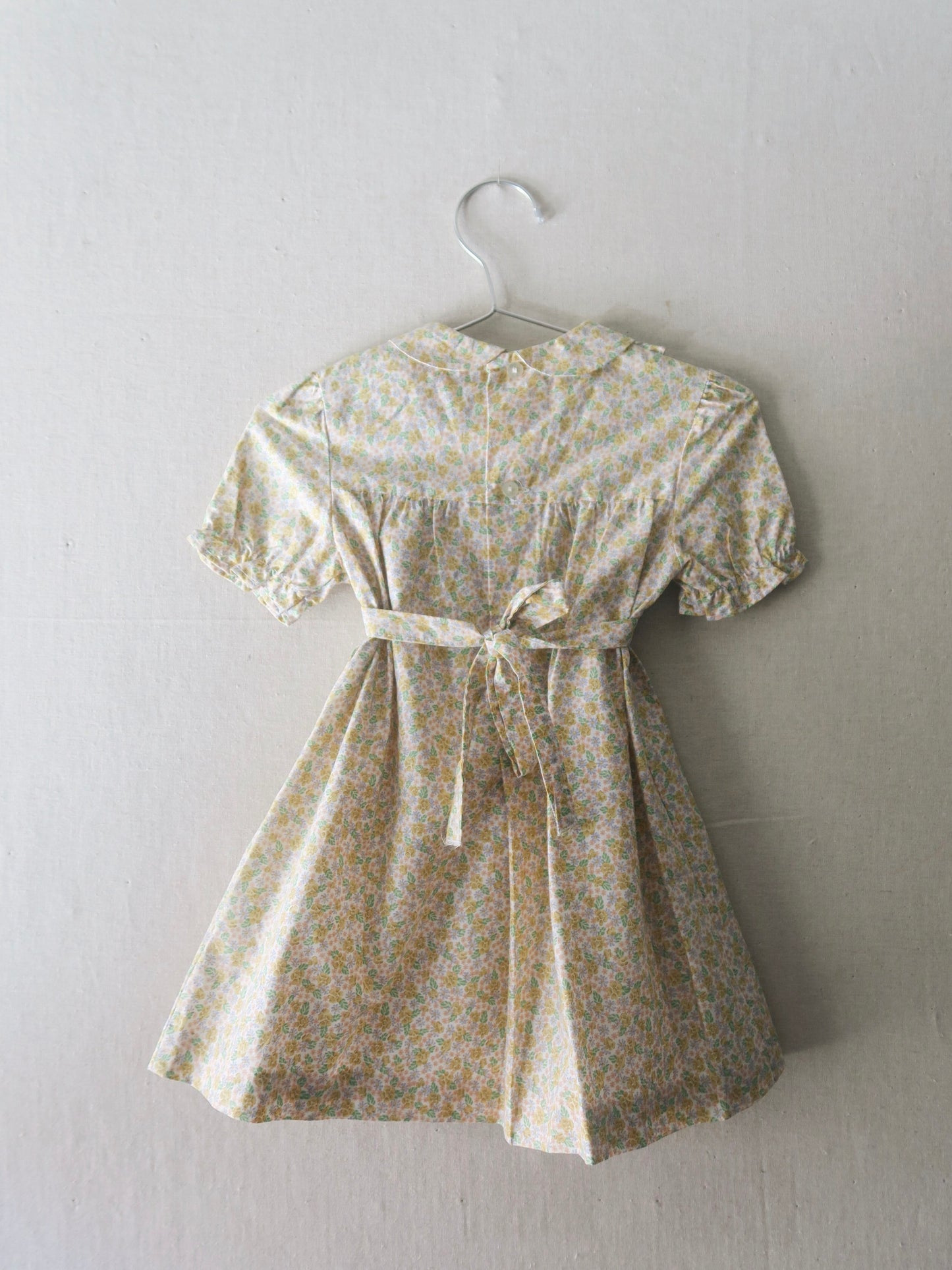 Poppel Pre-loved - Blomstret kjole m. smock - str. 3 år