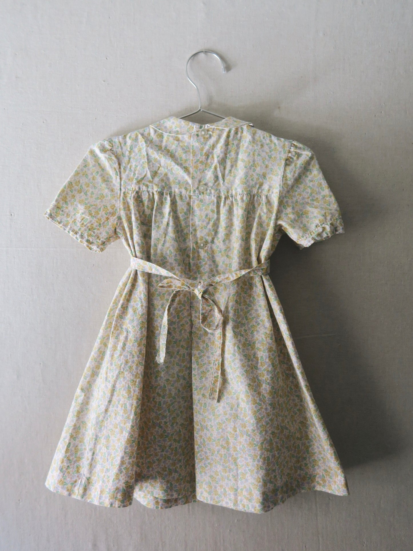 Poppel Pre-loved - Blomstret kjole m. smock - str. 4 år